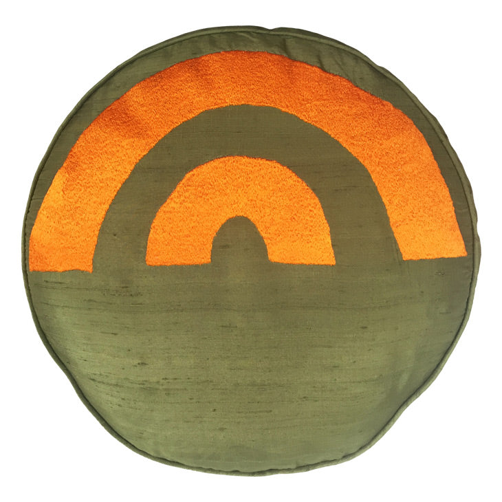 Ufuktan gun dogumunu andiran damga motifli yuvarlak haki yesil kirlent_Round khaki green throw pillow with stamp motif resembling sunrise from the horizon