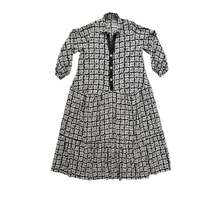 Ustu onden dugmeli polo yakali kollu uzun siyah beyaz elbise_Long black and white dress with button down polo collar and sleeves