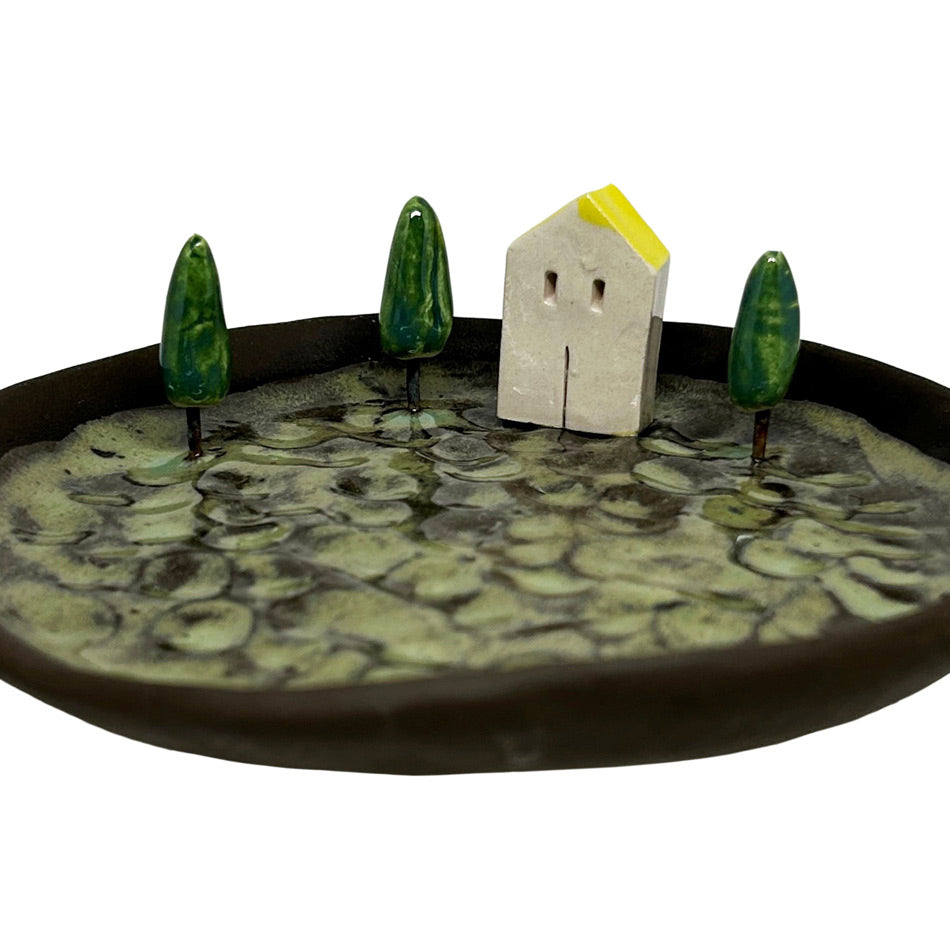 Ustunde dort adet biblo olan haki yesil kucuk tabak_Khaki green small plate with four figurines on it_z