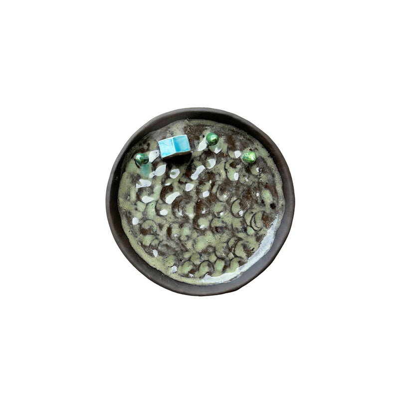 Ustunde susleri olan soluk yesil el yapimi tabak_Handmade pale green ceramic plate with ornaments