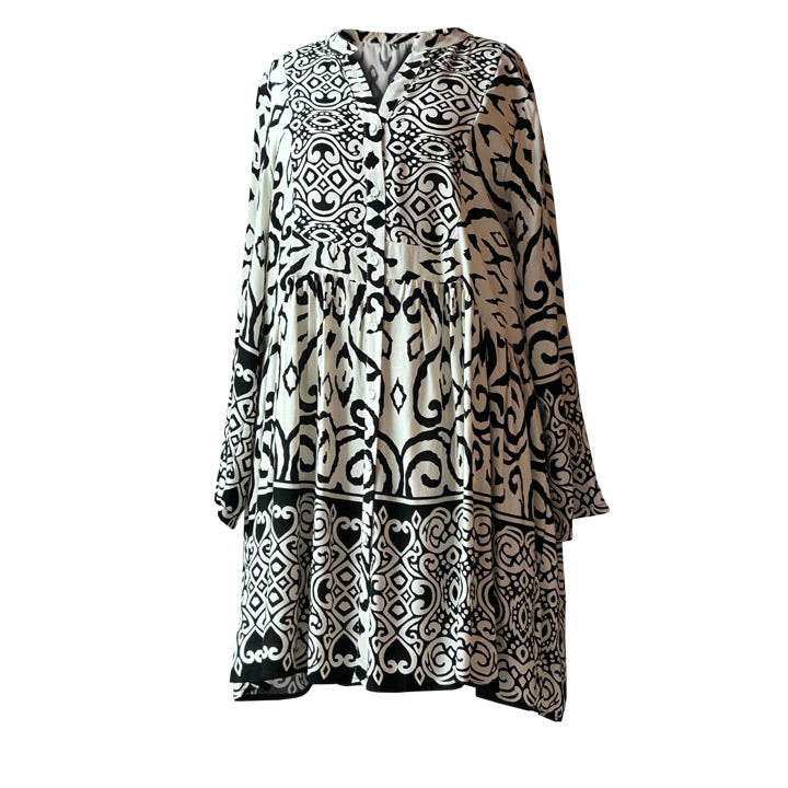 Uzun kollu siyah beyaz Ozbek desenli elbise_Black and white Uzbek patterned long sleeved dress