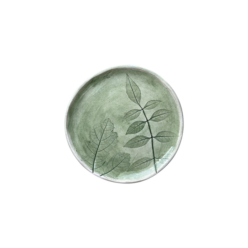 Yan yana iki yaprak baskisi yapilmis cagla yesili ufak seramik tabak_Sage green small ceramic plate with two leaf textures side by side