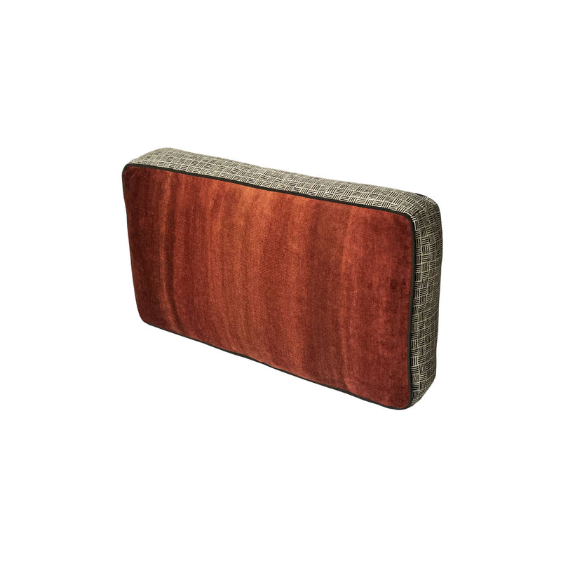 Yani cizgili desenli onu kahverengi dikdortgen kirlent_Rectangular brown cushion with mini stripes patterned sides