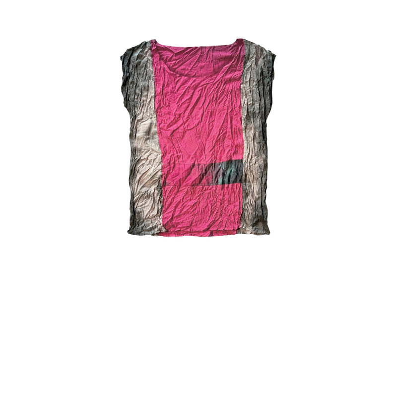 Yanlari ve beldeki bandi degrade gri cingene pembesi kolsuz bluz_Sleeveless magenta blouse with gradient gray sides and waist band