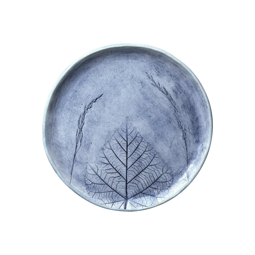 Yaprak ve ot baskili mavi seramik tabak_Blue ceramic plate with leaf and herbs pattern