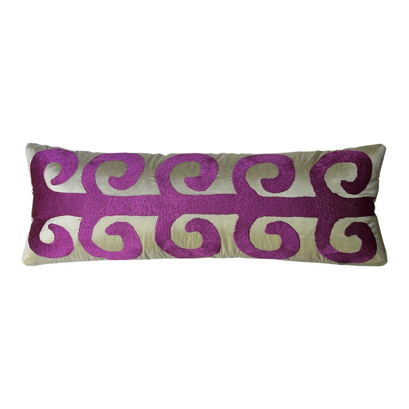 Yerkurenin ekseninin ifadesi hayat agaci motifi nakisli ipek kirlent_Silk cushion with tree of life motif expressing the axis of earth