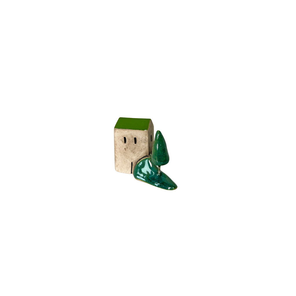 Yesil catili ve agacli kucuk seramik ev_Small handmade ceramic house with a tree and green roof