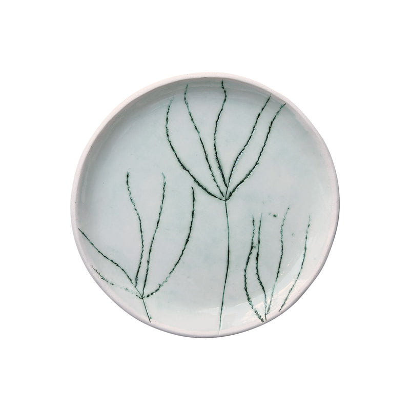 Yesil otlarla bezenmis el yapimi bej seramik tabak_Handmade beige ceramic plate adorned with green plants