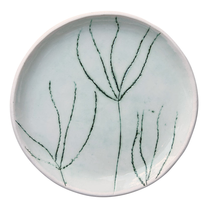 Yesil otlarla bezenmis el yapimi bej seramik tabak_Handmade beige ceramic plate adorned with green plants