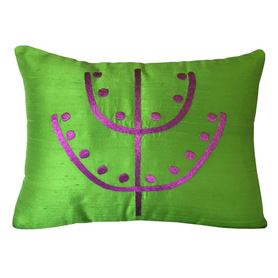 Yesil ustune mor el parmak tarak nakisli kirlent_Embroidered green cushion with hand finger and comb motif