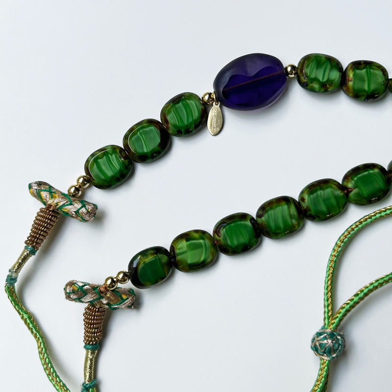 Yesil ve mor boncuklu puskullu el yapimi kolye_Hand crafted necklace with green and deep purple beads