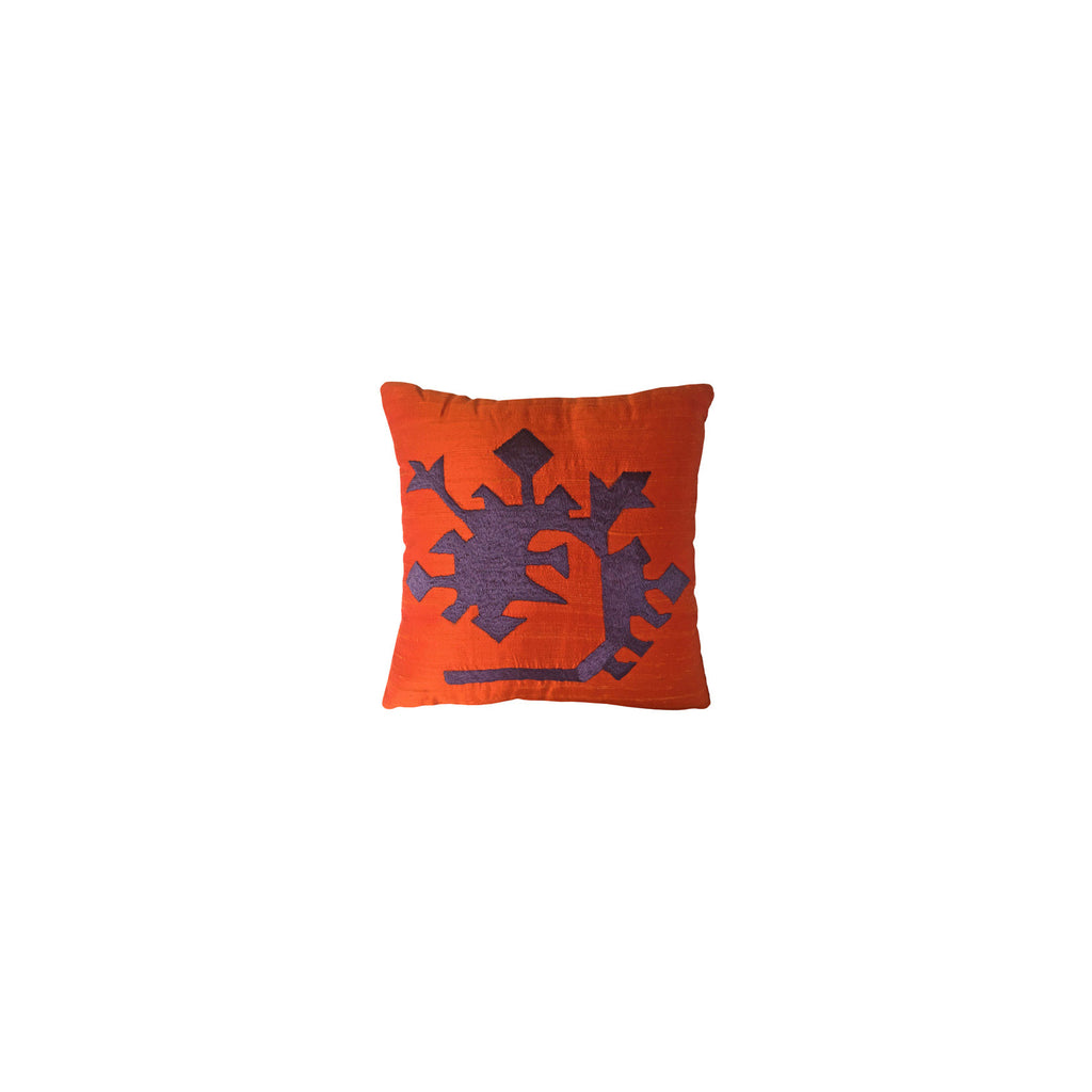 Yilan ejder motifi bir halidan alinma turuncu ustune mor ipek kucuk yastik_Orange and purple small silk cushion with serpent dragon motif
