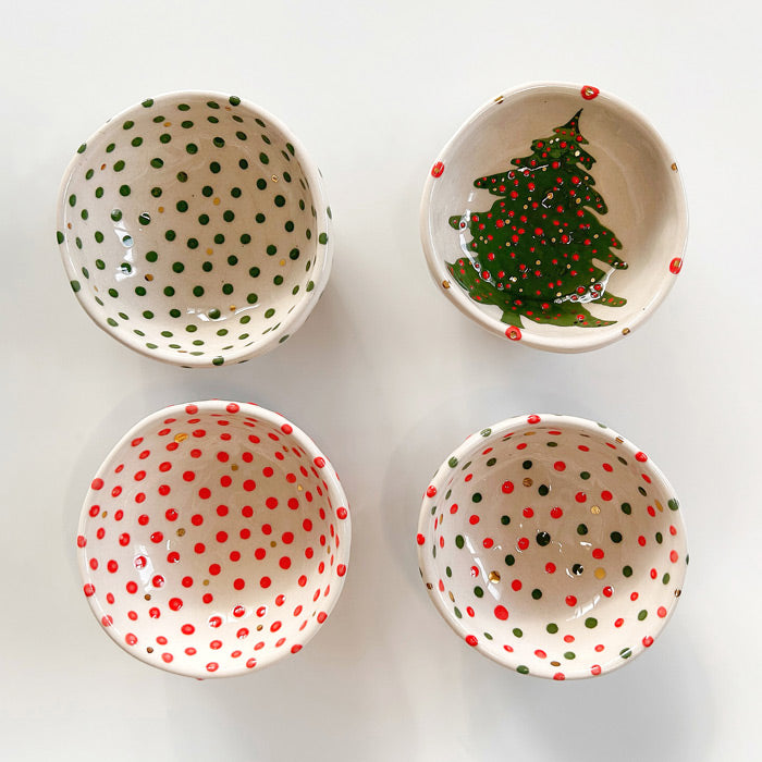 Yilbasi desenli dort kucuk seramik kase_Four small nut bowls with christmas patterns