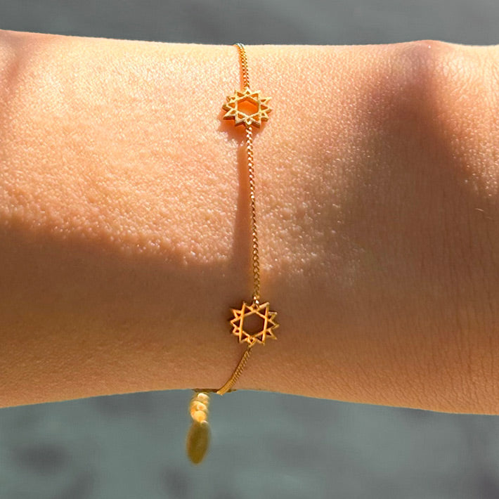 Kolda yildiz motifli altin kaplama gumus bileklik_Gold plated silver bracelet with small star motifs