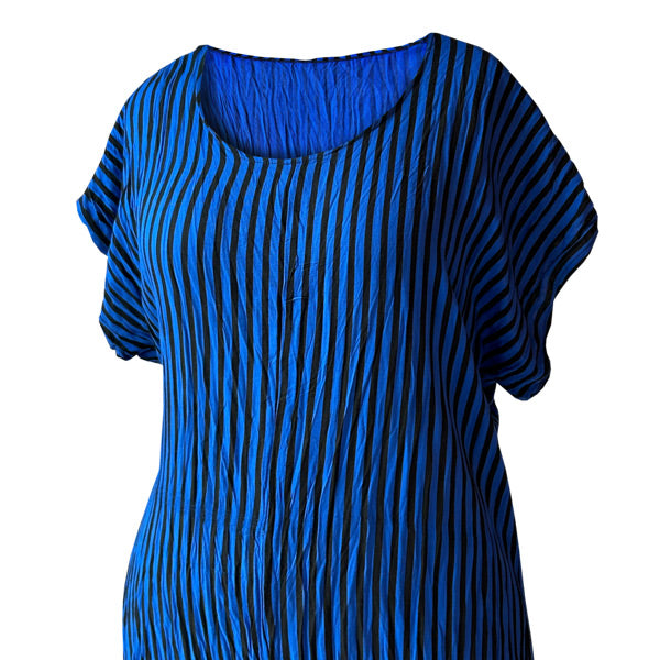 Yuvarlak yakali civit mavisi ve siyah cizgili kisa kollu elbise_Round neck and short sleeve dress with blue and black thin stripes