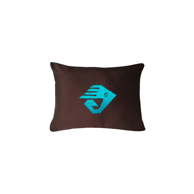 Aci kahve ustune havuz mavisi kus motifi nakisli hediyelik yastik_Giftware dark brown cushion with blue embroidery