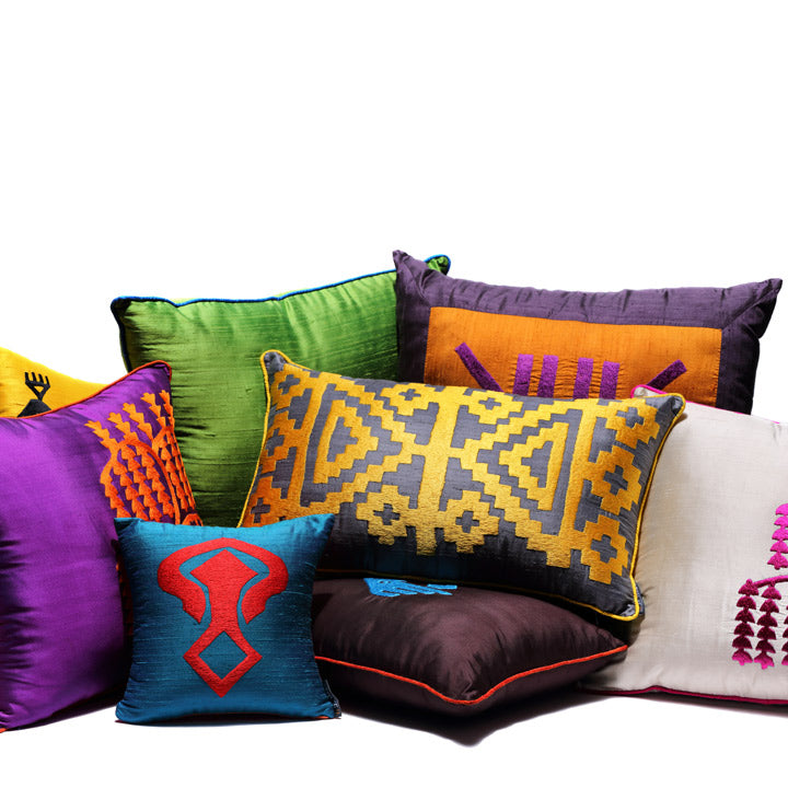 Anadolu Motifi islemeli ipek rengarenk yastiklar_Silk colorful cushions with Anatolian Motif embroidery_kissen_coussin