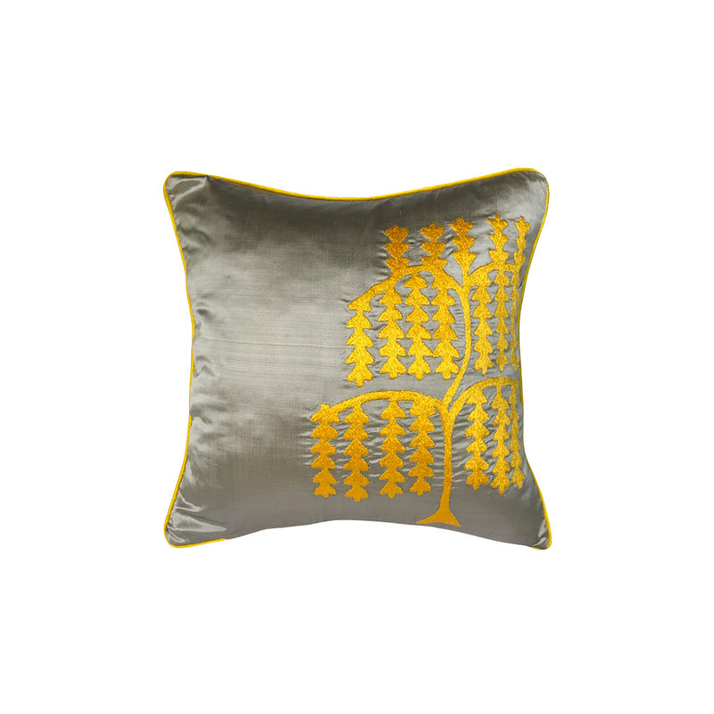 Anadolu sembolizminde can agaci olarak da bilinen hayat agaci motifli ipek kirlent_Silk cushion with tree of life motif symbolizing life in Anatolian symbolism