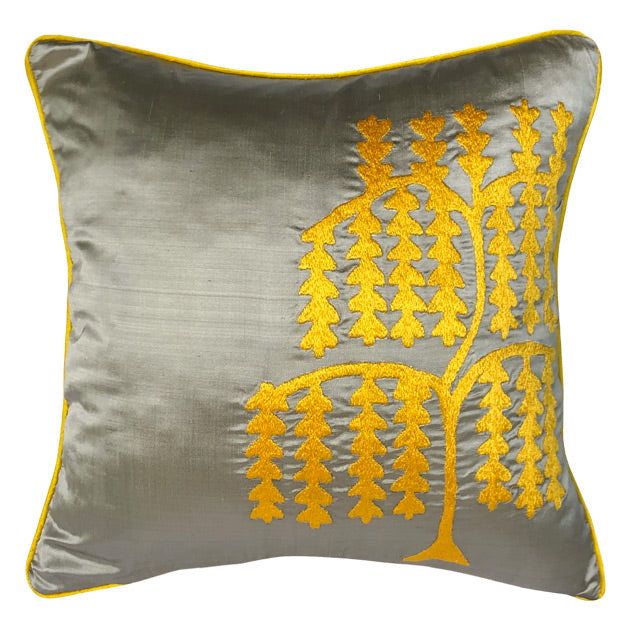 Anadolu sembolizminde can agaci olarak da bilinen hayat agaci motifli ipek kirlent_Silk cushion with tree of life motif symbolizing life in Anatolian symbolism