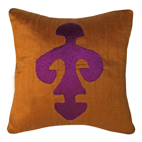 Anatanrica timsali eli belinde motifli etnik kirlent_Ethnic cushion with hands on hips motif symbolizing the mother goddess