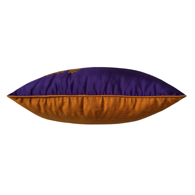 Arkasi ve nakisi altin rengi onu mor yastigin ust gorunusu_Top view of dark purple silk cushion with golden colored back and embroidery