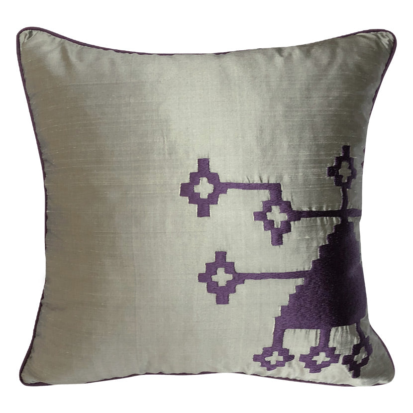 Atolye 11 tasarimi sac bagi desenli ipek yastik_Designed by Atolye 11 silk cushion with hair band motif