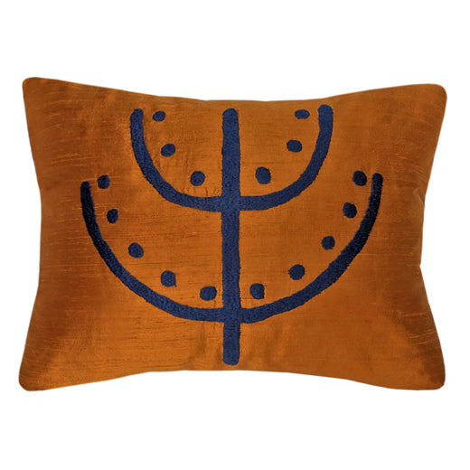 Bakir rengi ustune lacivert nakisli ipek dikdortgen kirlent_Silk rectangular copper toned cushion with navy blue embroidery