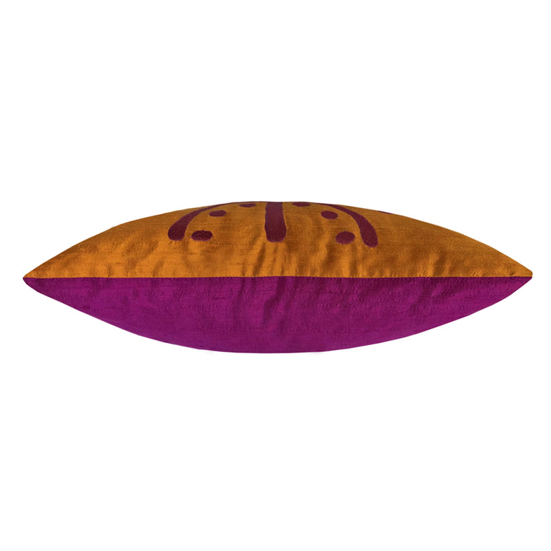 Bakir ve fusya renklerdeki ipek yastigin ust gorunusu_Top view of silk cushion in fuchsia and copper colors