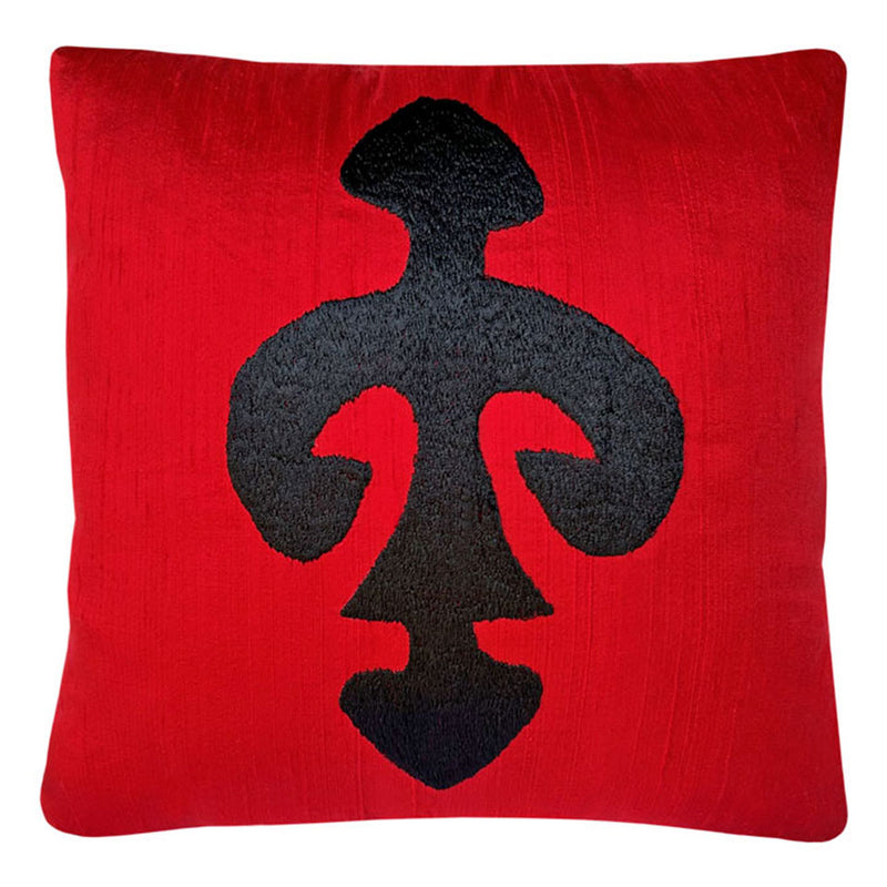 Bayrak kirmizi ustune siyah eli belinde motifli kucuk ipek kirlent_Small red silk cushion with hands on hips motif_kissen_coussin