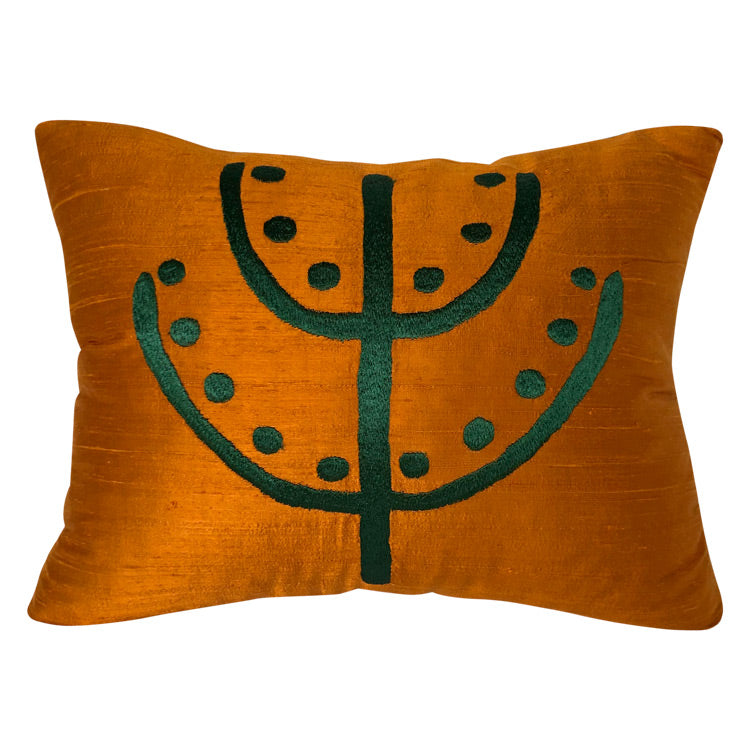 Bereket sembolu el parmak tarak motifi nakisli ipek luks kirlent_Silk luxurious cushion with with hand finger and comb motif symbolizing