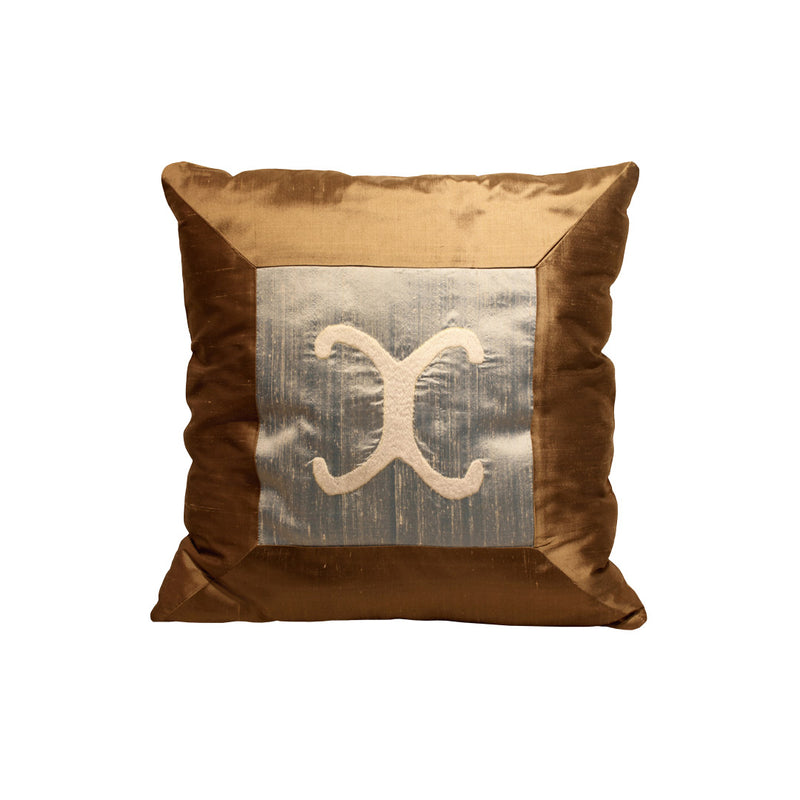 Bereket ve kahramanlik sembolu koc boynuzu motifli buyuk kirlent_Big cushion with rams horn motif symbolizing fertility and bravery