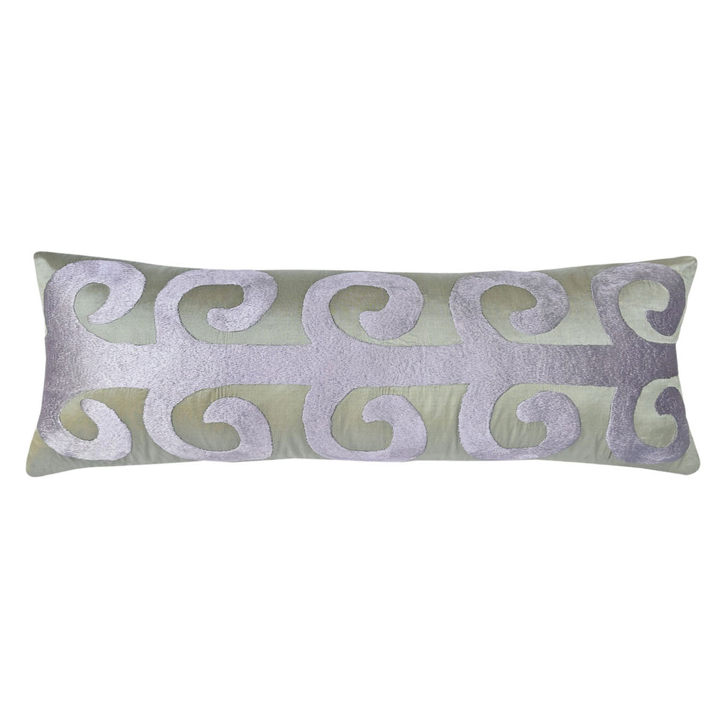 Bir filizi andiran sekliyle hayat agaci motifli ipek uzun kirlent_Long silk cushion with its tree of life motif reminding a sprout