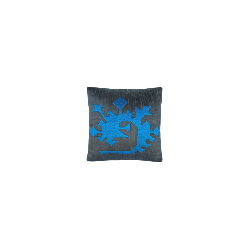 Bir halidan alinan ejder motifiyle fume ustune mavi ipek kirlent_Smoke grey silk cushion with blue dragon motif taken from a carpet_kissen