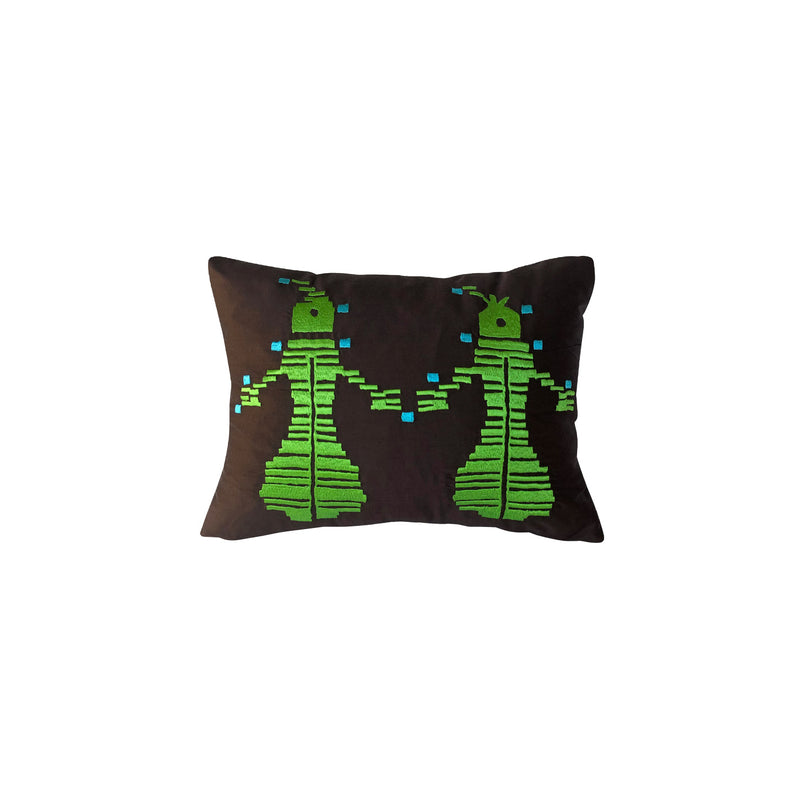 Calismasi el becerisi yaratici akliyla ustun varlik insanin resmediligi yastik_Cushion with motif of human who is superior with creativity labour force and manual skills