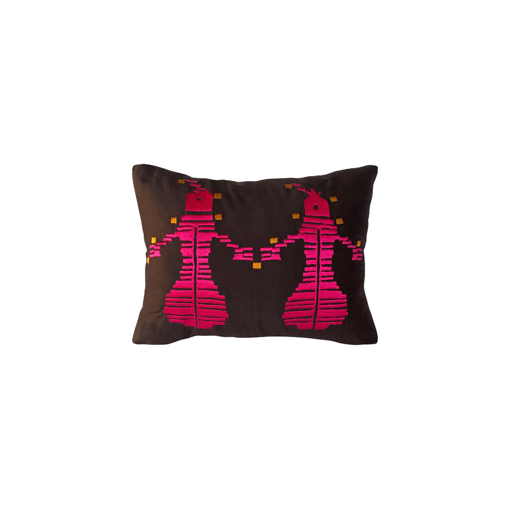 Canli fusya ve sari insan motifi islemeli salon kirlenti_Living room cushion with human motif embroidered in fuchsia and yellow colors