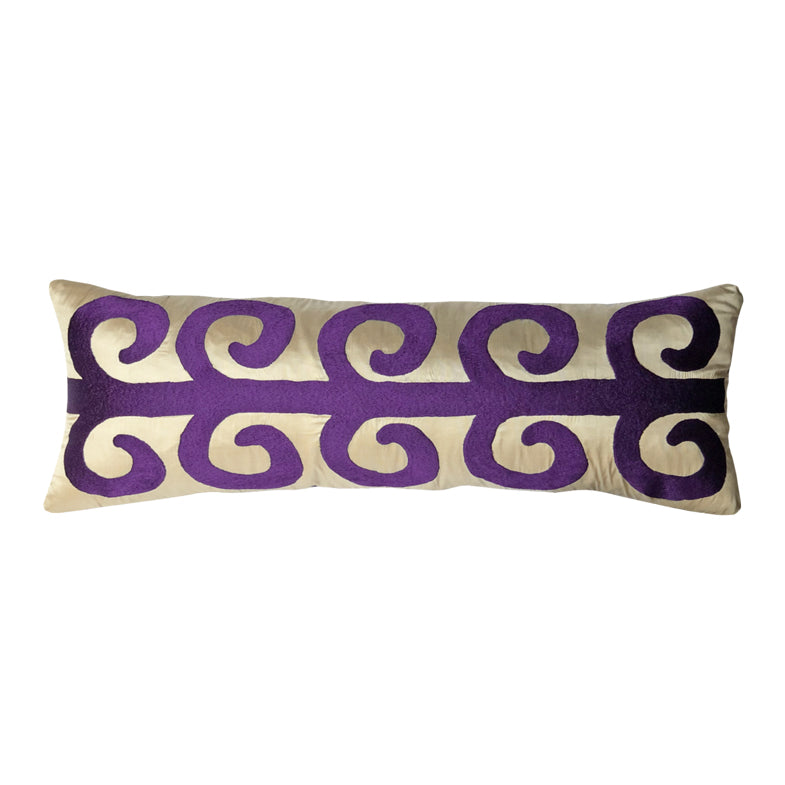 Fildisi rengi ustune koyu mor hayat agaci islemeli kirlent_Ivory colored cushion with dark purple tree of life motif