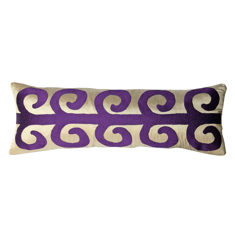 Fildisi rengi ustune koyu mor hayat agaci islemeli kirlent_Ivory colored cushion with dark purple tree of life motif