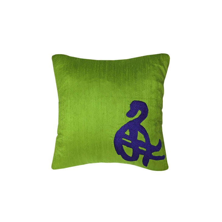 Fistik yesili ustune kugu benzeri mor kus deseni nakisli ipek yastik_Lime green silk cushion with purple swan like bird pattern
