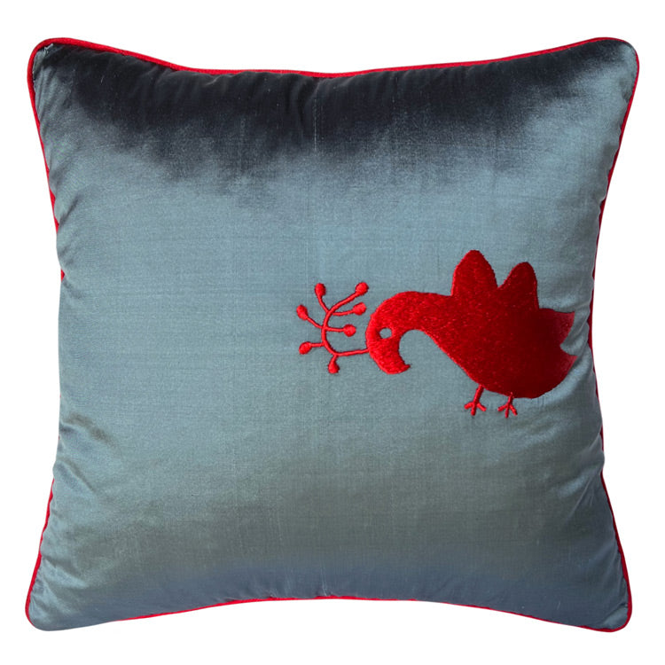Gri ipek ustune bayrak kirmizi kus islemeli kare kirlent_Grey square silk cushion with scarlet red bird embroidery