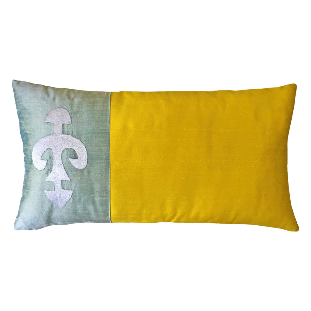 Gri mavi ve sari ipek santuk uzerine beyaz nakisli ipek kirlent_Greyish blue and yellow colored silk cushion with white embroidery