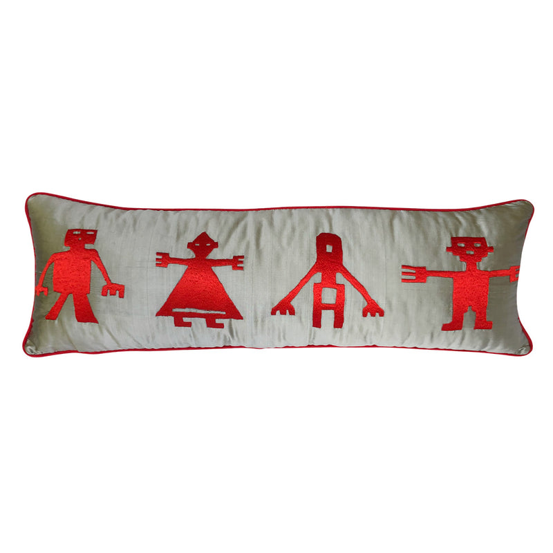 Gri ve ates kirmizi zitligiyla carpici yastik_Appealing cushion with the contrast of scarlet red and neutral gray