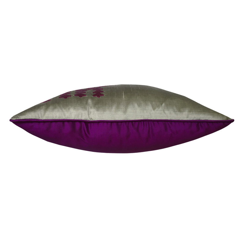 Gri ve mor renklerde Anadolu Motifi islemeli ipek yastigin ust gorunusu_Top view of grey and purple silk cushion with embroidery