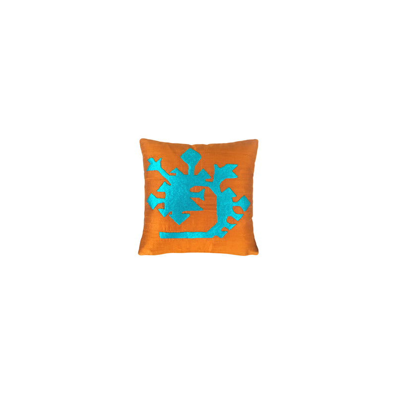 Kuvvet sembolu yilan ejder motifi nakisli ipek kirlent_Silk cushion with serpent dragon motif symbolizing strength