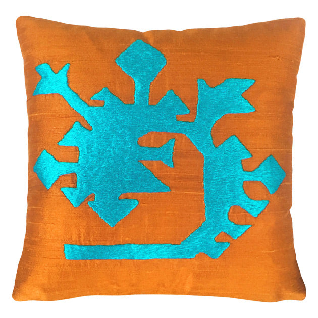 Kuvvet sembolu yilan ejder motifi nakisli ipek kirlent_Silk cushion with serpent dragon motif symbolizing strength