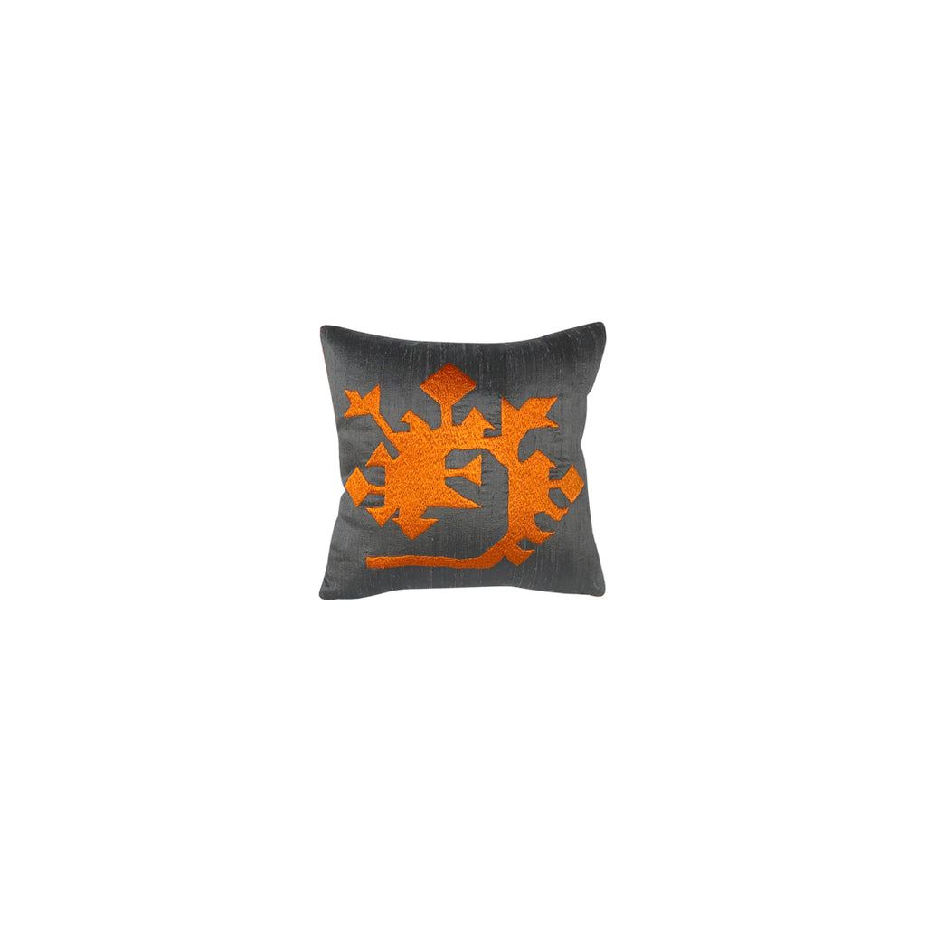 Kuvvet sembolu yilan ejder motifi nakisli ipek kirlent_Silk cushion with serpent dragon motif symbolizing strength_kissen_coussin