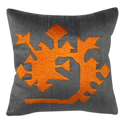 Kuvvet sembolu yilan ejder motifi nakisli ipek kirlent_Silk cushion with serpent dragon motif symbolizing strength_kissen_coussin
