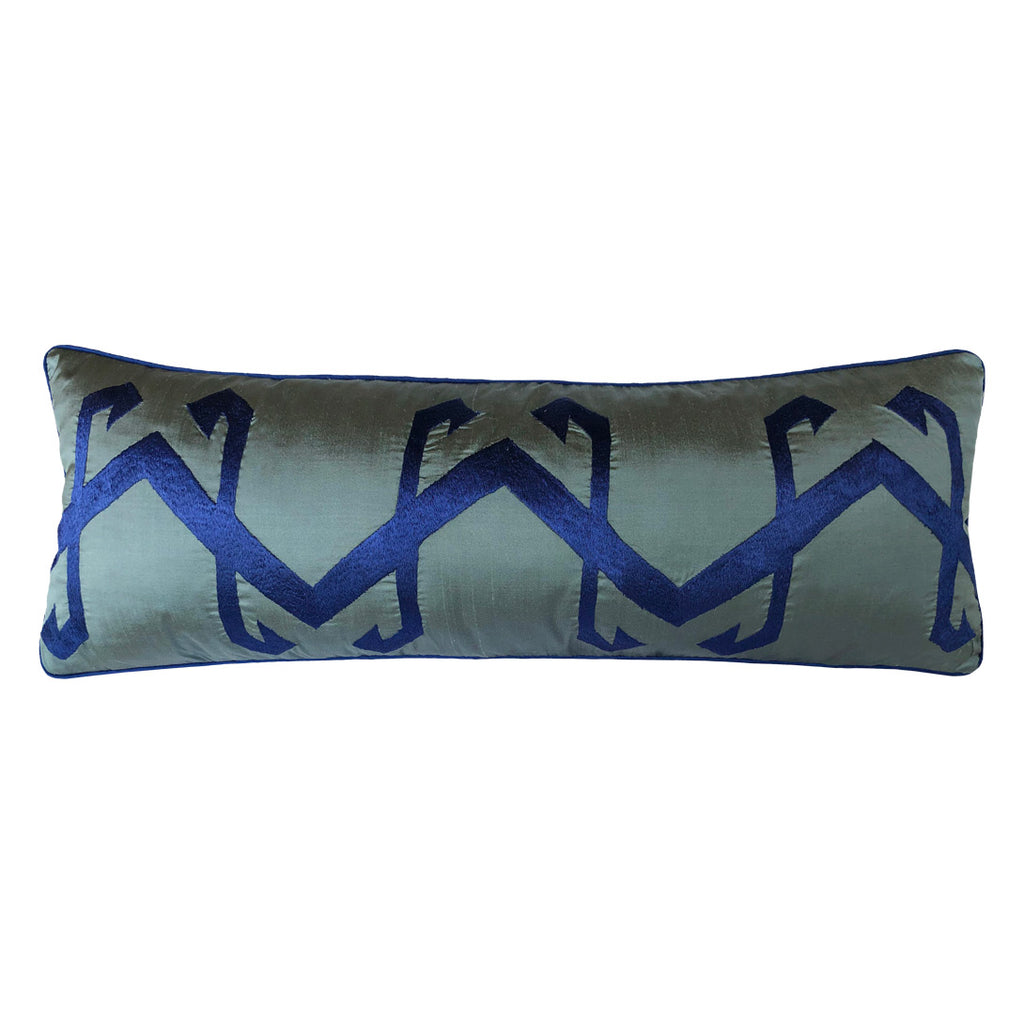 Mavi su yolu motifi nakisli Atolye 11 ipek kirlent_Designer throw pillow with blue running water motif
