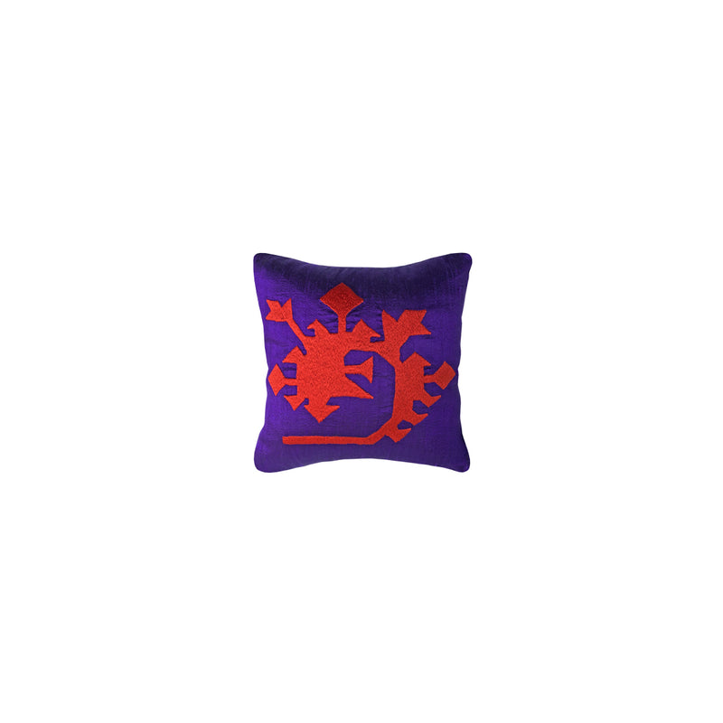 Mor ustune kirmizi yilan ejder hali motifi nakisli kucuk kirlent_Purple small silk cushion with red serpent dragon carpet motif_kissen_coussin