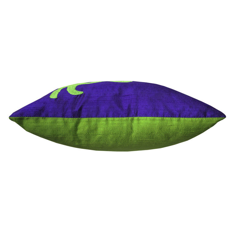 Mor ve acik yesil yastigin yan gorunusu_Side view of purple and green silk pillow case_kissen