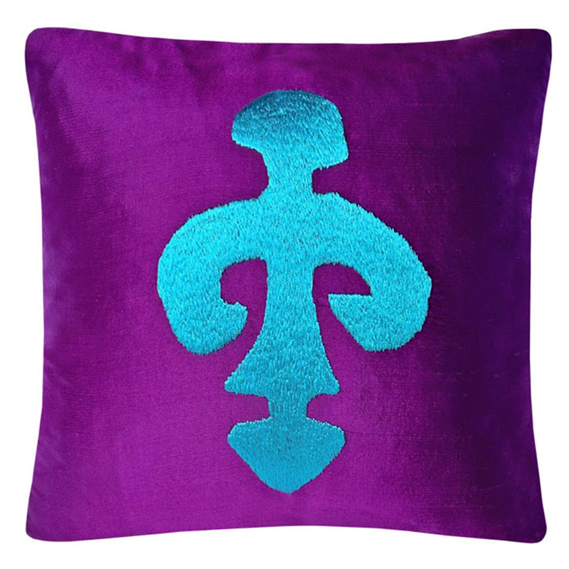 Mor ve gok mavi renklerde eli belinde motifli analik sembolu ipek kirlent_Purple silk cushion with blue hands on hips motif_kissen_coussin